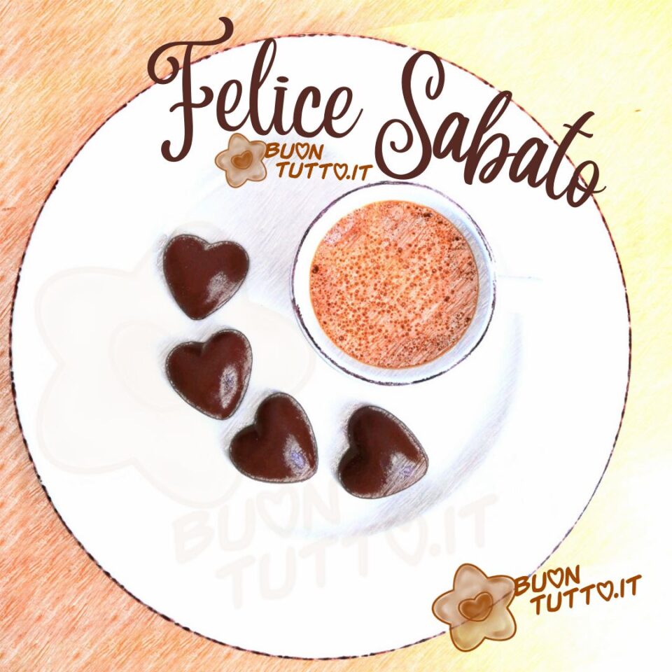 immagine di un piatto bianco con sopra un caffè e quattro cuori di cioccolato per augurare un felice sabato da scaricare gratis e condividere con amici parenti gruppi tramite WhatsApp Facebook Twitter Pinterest Telegram Instagram sito buontutto.it