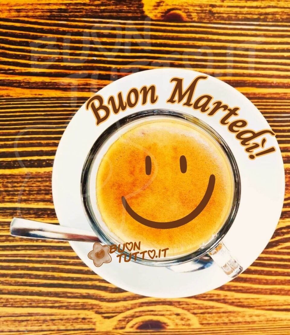 immagini-buongiorno-buon-martedì-simpatico-caffè-con-faccina-sorridente-buontutto Una foto di una tazzina di un cremoso caffè poggiata su un tavolo di legno con venature, sopra la cremina c'è raffigurata una faccina dall'espressione simpatica e sorridente. Sopra il piattino c'è scritto in forma semicircolare e con un carattere elegante di colore marrone e contorno giallo-arancio buon martedì con un punto esclamativo. Una bellissima immagine da condividere con i tuoi cari, i tuoi amici che amano il caffè. da scaricare gratis e condividere con amici parenti gruppi tramite WhatsApp Facebook X Twitter Pinterest Telegram Instagram creata da buontutto.it