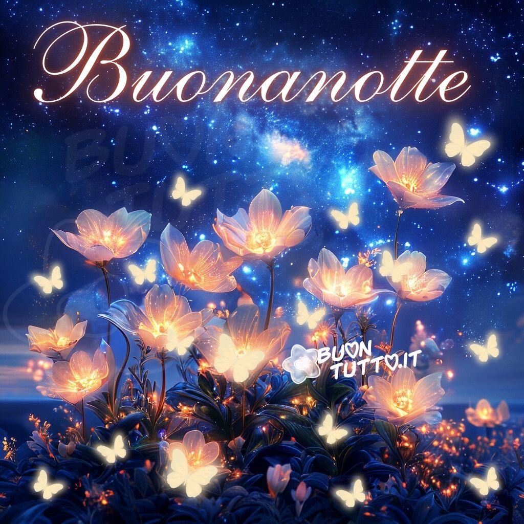 Illustrazione di una scena notturna immersa in un’atmosfera magica e surreale. In primo piano si trovano grandi fiori luminosi dai petali traslucidi, che sembrano emanare una luce propria. I petali, sottili e quasi trasparenti, brillano in tonalità calde come il bianco perlato e l’arancio dorato. I pistilli risplendono come piccole lanterne, accentuando l’incanto del paesaggio. I fiori sono raccolti in un gruppo compatto, come a formare un piccolo giardino fatato. Intorno e sopra di essi volano decine di farfalle luminose, piccole e delicate, che sembrano composte di pura luce bianca. Il loro volo è leggero e armonioso, simile a una danza sospesa nell’aria. Lo sfondo è un cielo notturno profondo, di un blu scurissimo, punteggiato da migliaia di stelle. Al centro si distingue una nebulosa brillante, con sfumature blu e viola, che richiama l’immagine di un universo lontano e misterioso. La luce dei fiori e delle farfalle illumina dolcemente la scena, creando un suggestivo contrasto con la vegetazione scura alla base. Tutto appare sospeso nel tempo, come in un sogno. Nella parte alta dell’immagine compare la scritta Buonanotte, realizzata in un elegante carattere corsivo retrò, di colore bianco luminoso con un contorno sfumato di rosso. Un’immagine fiabesca e meravigliosa che trasmette amore per la natura, stupore, serenità, affetto e pace, da scaricare gratuitamente e condividere con amici, persone care, familiari, parenti e gruppi tramite WhatsApp, Facebook, X/Twitter, Pinterest, Telegram, LinkedIn, Instagram e le tue piattaforme social preferite. Autore: BuonTutto.it