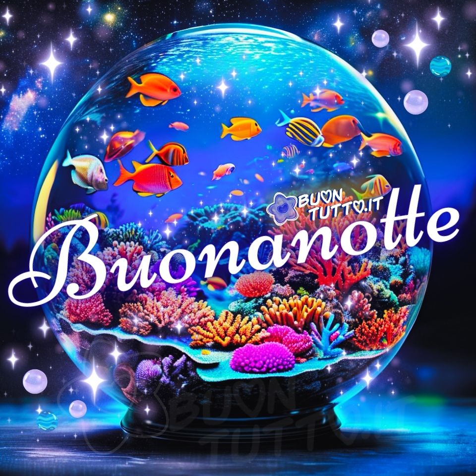 foto di un bellissimo acquario sferico di vetro, al cui interno è stata ricreata una vivace barriera corallina.